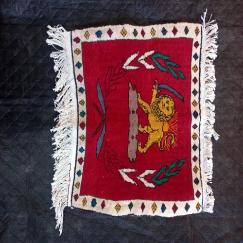 فروش قالیچه دستبافت شیر و خورشید قشقایی با طرح ایرانی