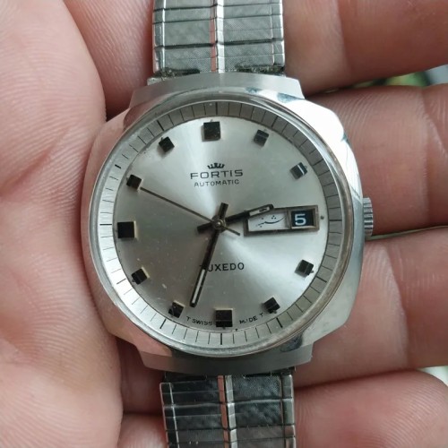 ساعت فورتیس تاکسیدو فابریک و دقیق با طراحی زیبا