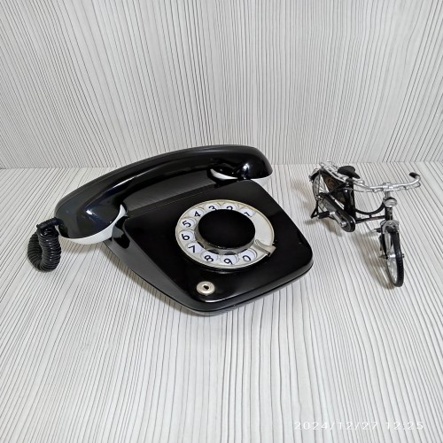 فروش تلفن قدیمی زیبا و دکوری با رنگ آمیزی خاص