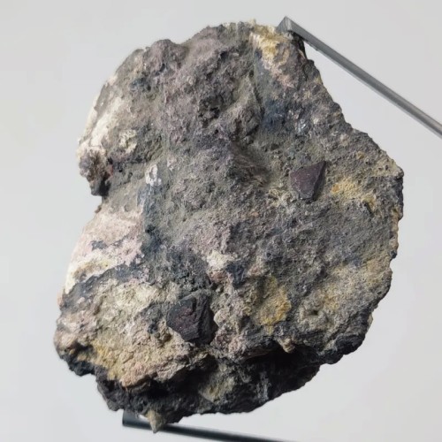 خرید بلور های زونایت معدنی در سنگ بستر وردسا