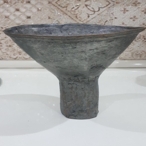 قیف بزرگ مسی سر مَشکی برای ریختن دوغ و ماست