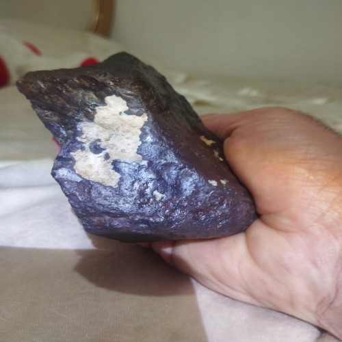 قطعه راف زیبا و مشکوک به شهاب با بافت چرمی و جذب آهنربایی