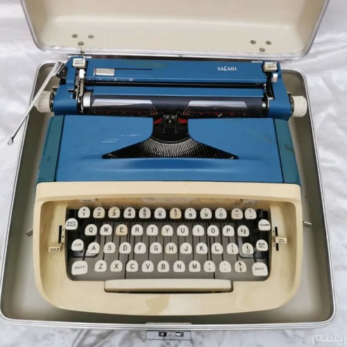 فروش ماشین تایپ لاتین Safari سالم با کیف و تمیز