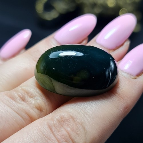 نگین سنگ عقیق سبز تیره معدنی با وزن 11.7 گرم