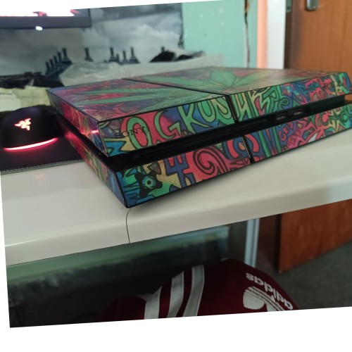 فروش کنسول PS4 در حد نو، تمیز و کم کارکرد