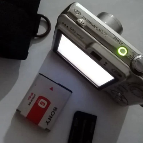 فروش دوربین دیجیتال W50 سونی با کیف و رم 2 گیگ