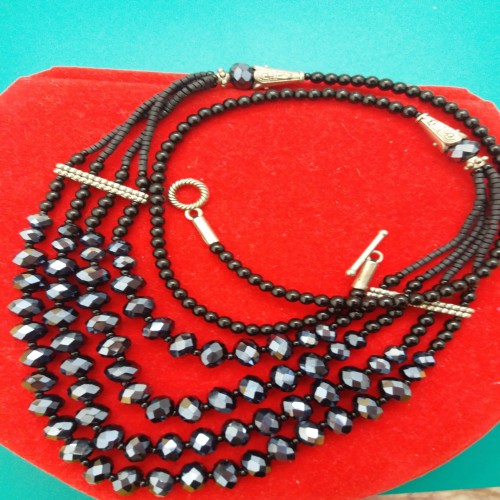 گردنبند سنگ صنعتی با طراحی مدرن و منحصر به فرد