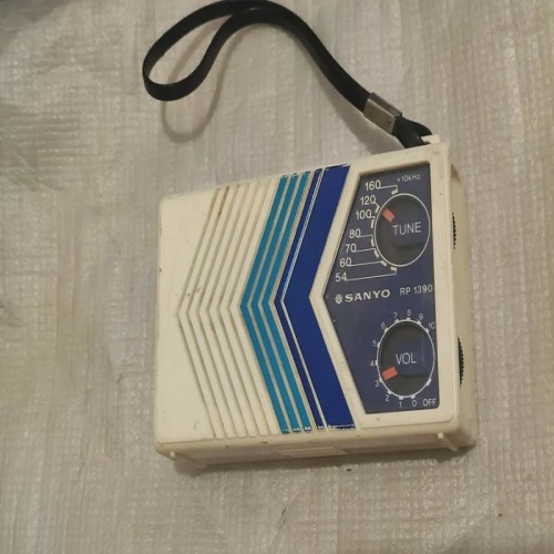 فروش رادیو قدیمی سانیو AM با کارکرد سالم و قطعات ژاپنی