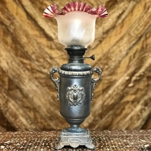 فروش چراغ نفتی قدیمی با طراحی کلاسیک و اصیل