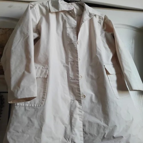 بارانی زنانه سفید شیک و مقاوم مناسب فصول سرد