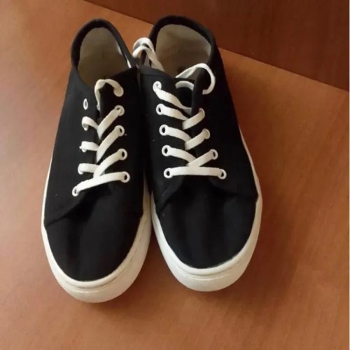 فروش اسنیکر کتونی مشکی ال سی وایکیکی سایز 37-38