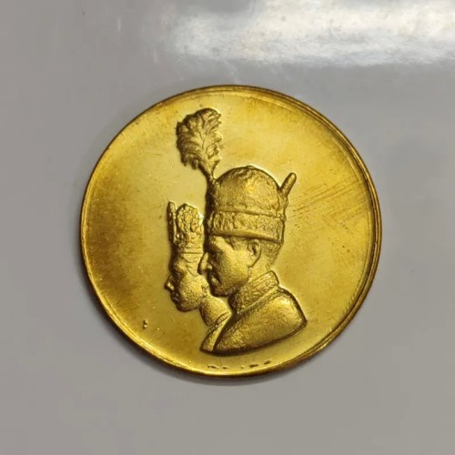 فروش سکه یادبودی شاه و فرح با طراحی جذاب و ارزشمند