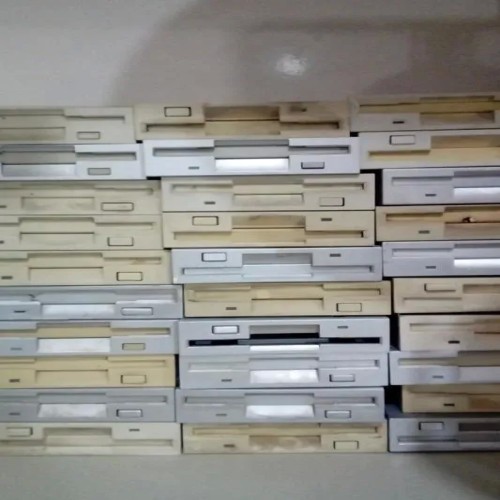 فروش 50 عدد فلاپی درایو کامپیوتر با ارسال رایگان