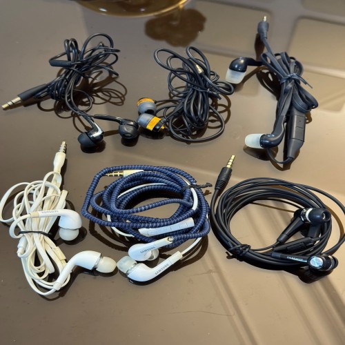 هندزفری و کابل‌های متنوع با قیمت مناسب