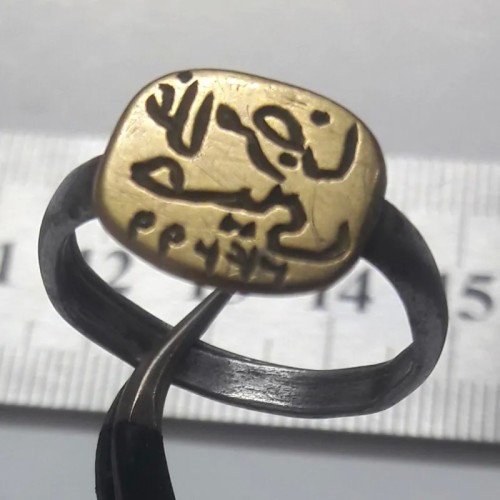 فروش انگشتر مهر قدیمی با طراحی اصیل و منحصر به فرد