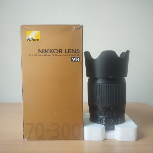 فروش لنز 300-70 نیکون با مشکل لرزشگیر