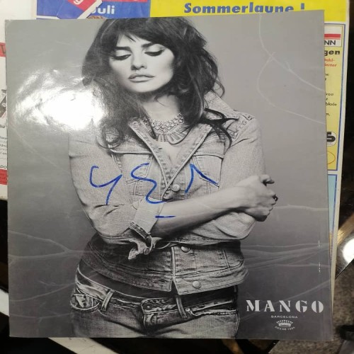 خرید مجله مد و فشن MANGO با قیمت مناسب