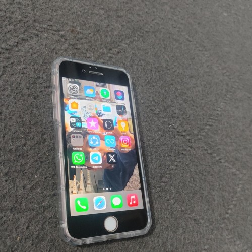 آیفون 6s 64 تمیز و سالم با صفحه نمایش عالی