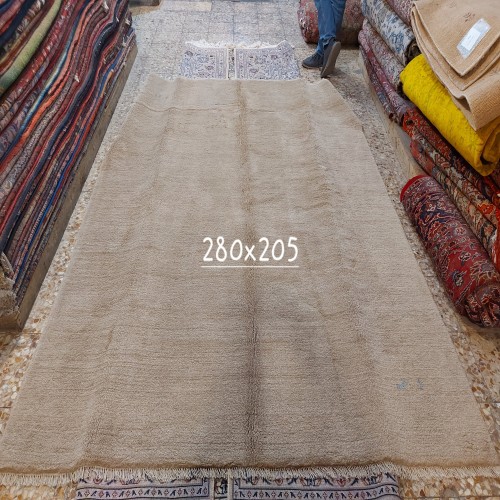 فرش دستبافت گبه 6 متری با طرح ساده و رنگ روشن