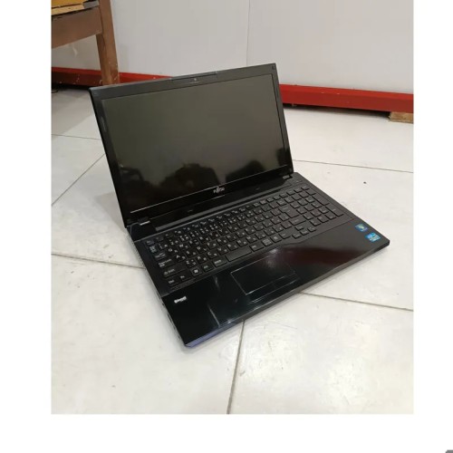 خرید لپ تاپ فوجیتسو مشکی با صفحه 15.6 اینچ و گرافیک اینتل