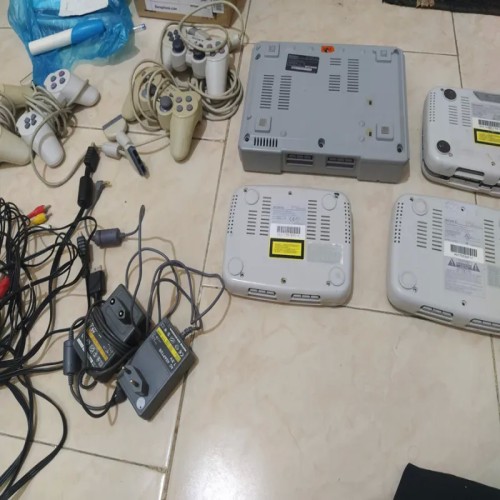 فروش 4عدد سونی یک قدیمی دسته و قطعات یدکی