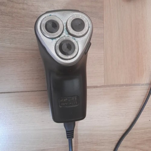 فروش ریش تراش فیلیپس قدیمی با موتور قوی و نیم سوز