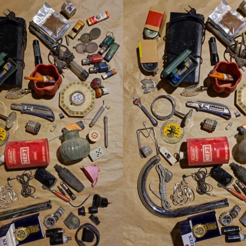 مجموعه لوازم قدیمی و خراب در هم یکجا