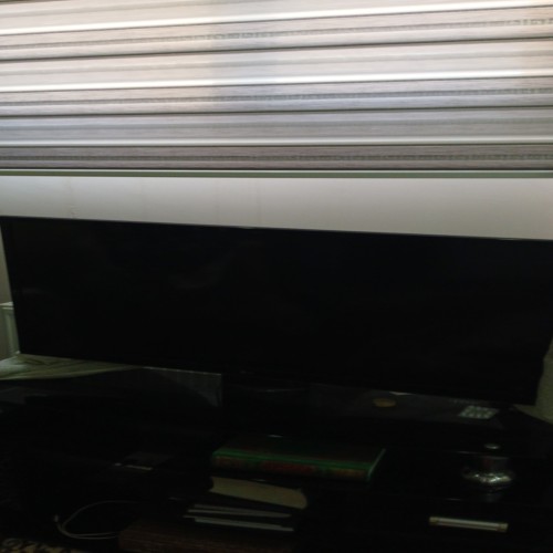 فروش تلویزیون LED 42 اینچ با میز تلویزیون بی‌نظیر