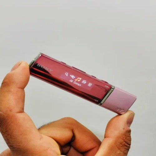 پخش‌کننده موزیک Sony Walkman 1 گیگابایت سالم و کارآمد