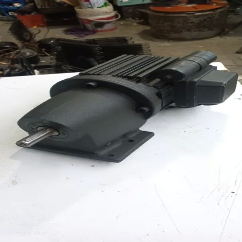 الکتروموتور گیربکسی ترمزدار تک فاز آلمانی با قطر شفت 16