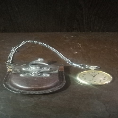 ساعت جیبی قدیمی لاروکس همراه با کیف چرم نیاز به سرویس