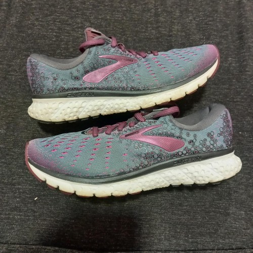 کتونی بروکس دخترانه 38 سایز با طراحی جذاب و راحت