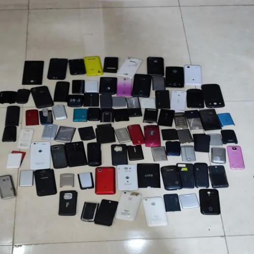 فروش 200 عدد درب پشت گوشی‌های قدیمی با قیمت مناسب