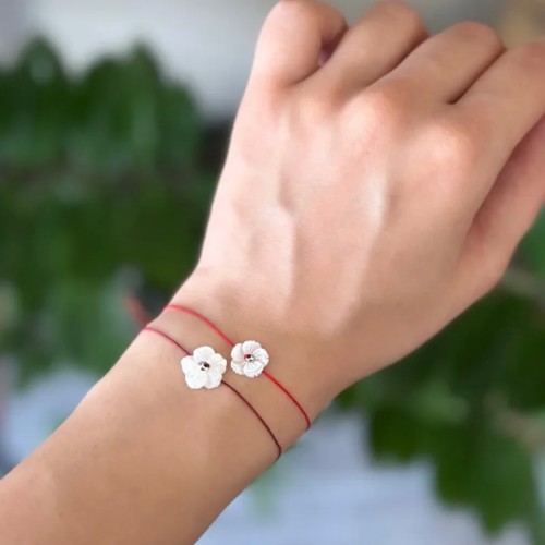 فروش دستبند گوی نقره و صدف گل با بند نخ قرمز