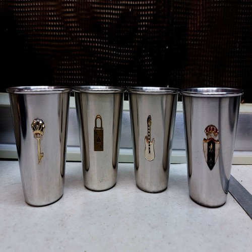 خرید 4عدد لیوان کوچک فلزی آرم دار، آکبند و کلکسیونی وردسا