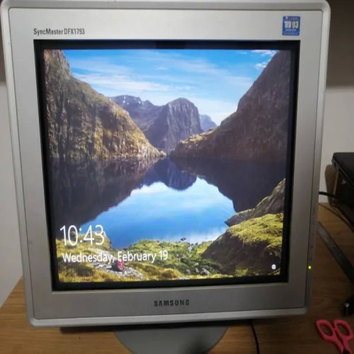 فروش مانیتور CRT سامسونگ با کیفیت عالی و سالم