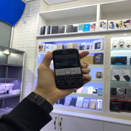 فروش گوشی نوکیا E5 درحد نو و سالم با شارژر