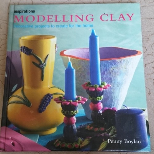 کتاب آموزش سفال گری و طراحی با خاک رس و مدل‌های آن