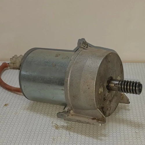 فروش الکترو موتور 12 ولت فوقالعاده قوی