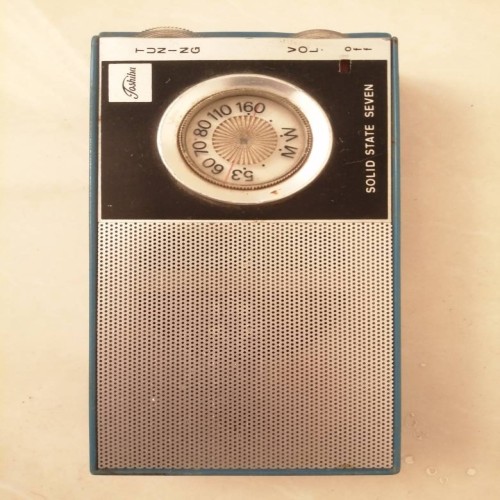 فروش رادیو توشیبا سالم با کیف فابریک و خاص