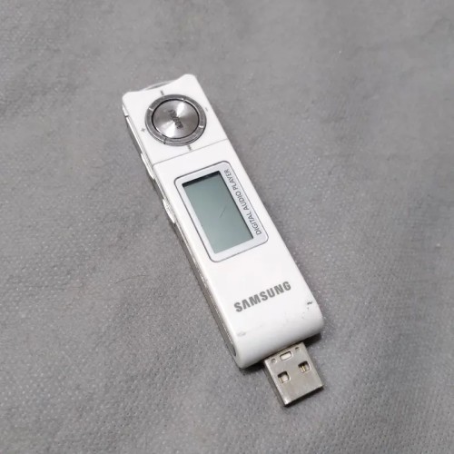 فروش موزیک پلیر قدیمی سامسونگ خاموش با قیمت مناسب