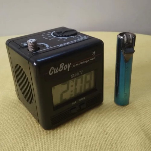 رادیو ساعت فسقلی cuBoy با آلارم و دو موج FM و AM