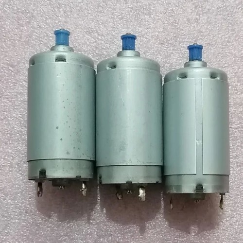 فروش 3 موتور DC 24 ولت با قطر 37 میل و طول 50 میل