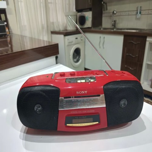 فروش رادیو ضبط سونی ژاپنی با چهار موج و سالم
