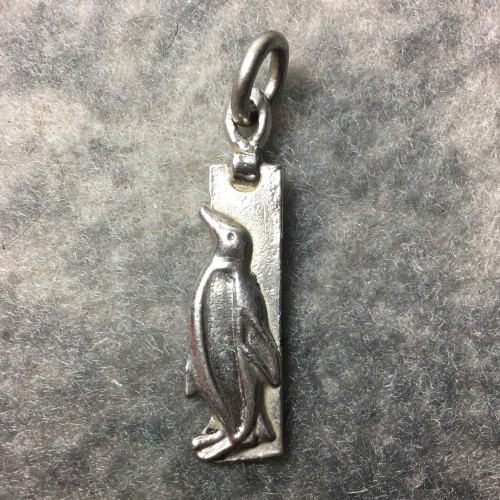 خرید آویز قدیمی پنگوئن وردسا با طراحی آنتیک و جذاب