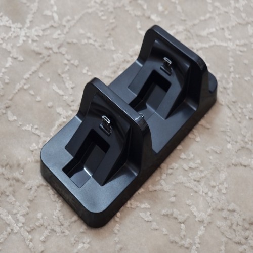 پایه نگهدارنده شارژ دسته PS4 دابی با قابلیت شارژ همزمان