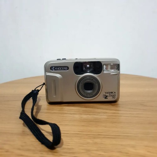 فروش دوربین عکاسی قدیمی kyocera سالم تمیز