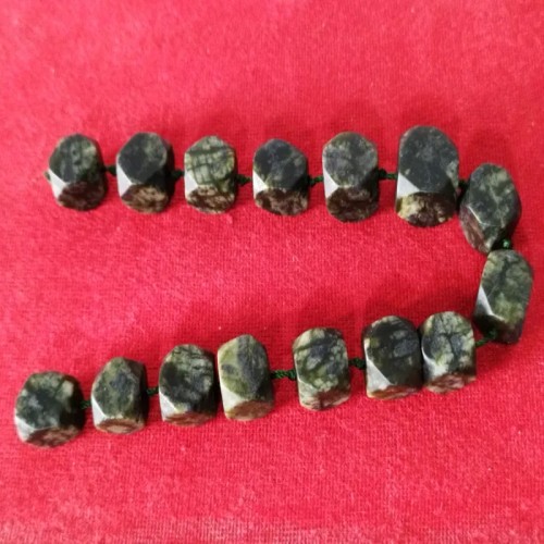 فروش مهره یشم قدیمی تراش چندضلعی با قیمت مناسب