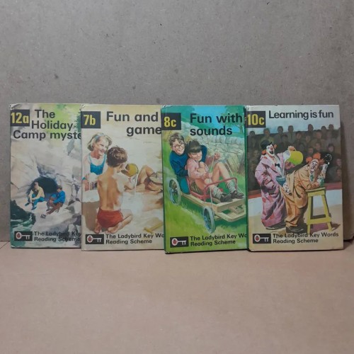 فروش مجموعه چهار جلد داستان انگلیسی با قیمت مناسب