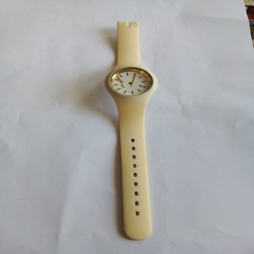 فروش ساعت مچی زنانه معیوب با قیمت مناسب